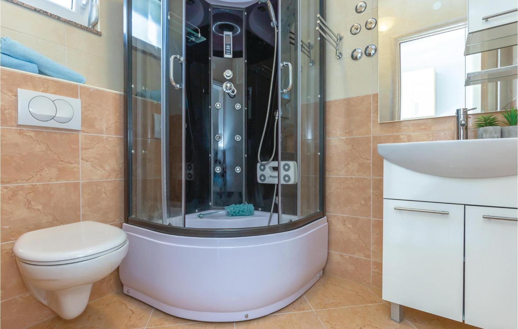 Beautiful Apartment In Krvavica With Kitchen Εξωτερικό φωτογραφία