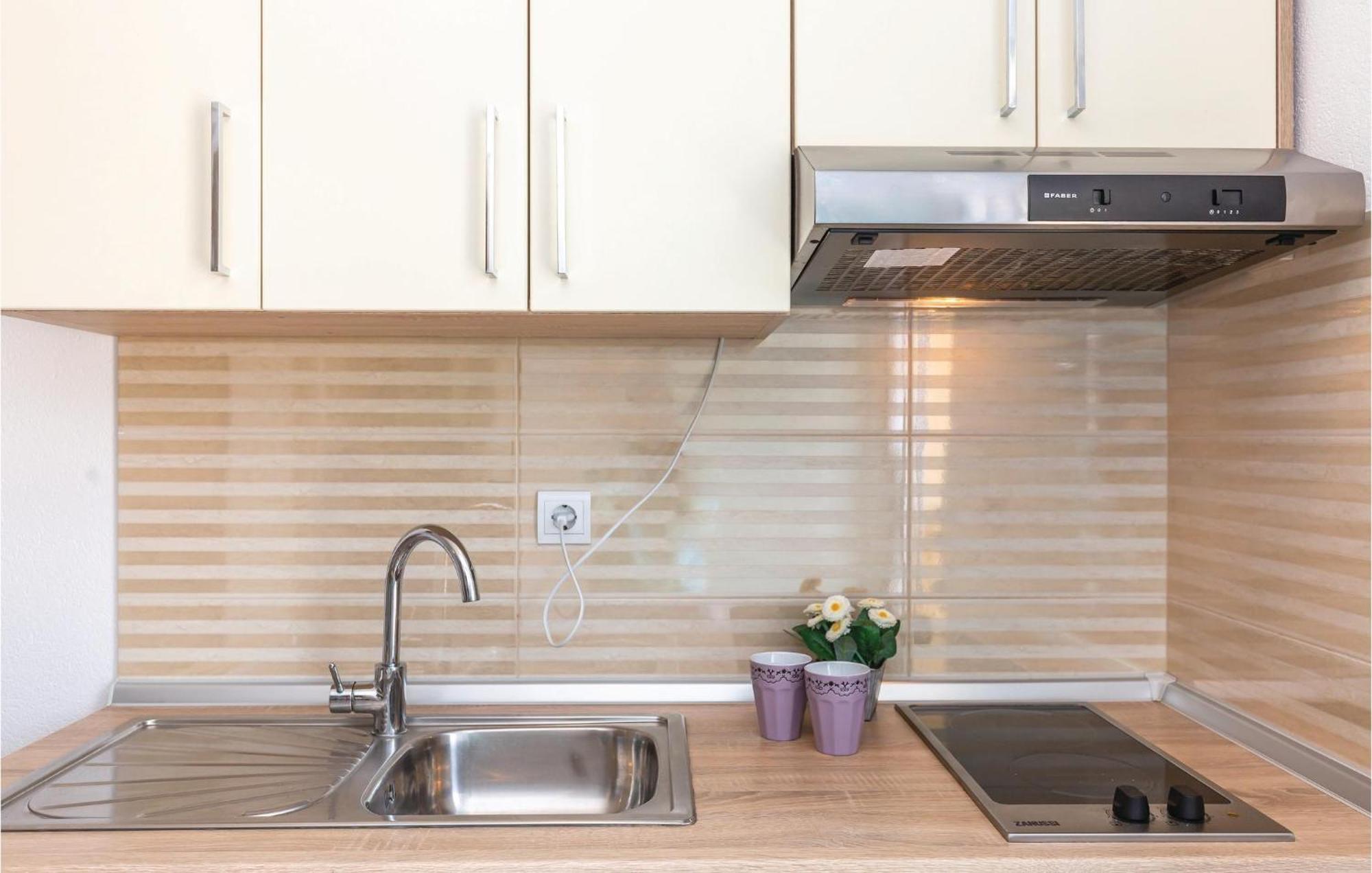 Beautiful Apartment In Krvavica With Kitchen Εξωτερικό φωτογραφία